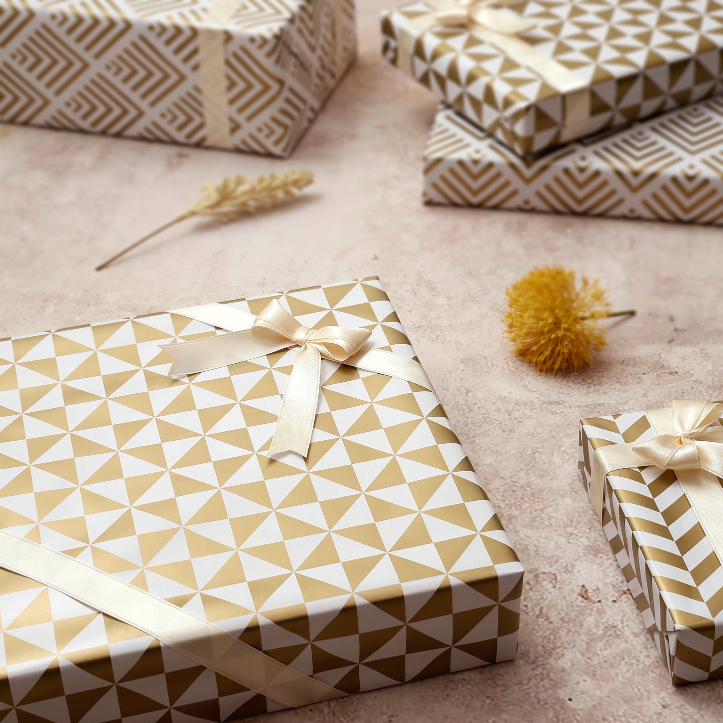 TIMELESS GOLD GIFT WRAPPING SHEETS