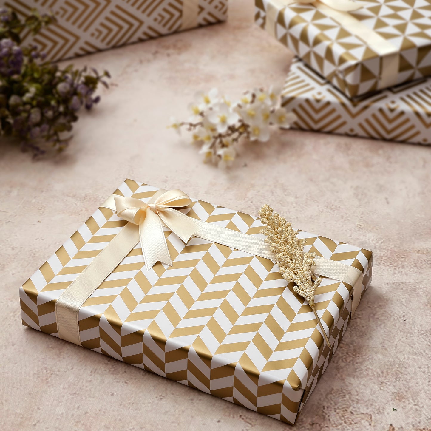 TIMELESS GOLD GIFT WRAPPING SHEETS