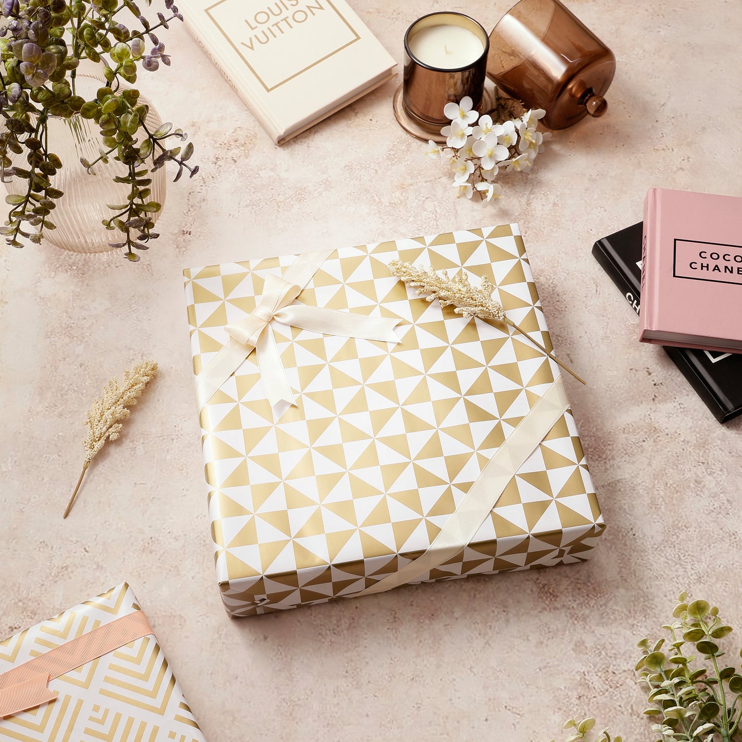 TIMELESS GOLD GIFT WRAPPING SHEETS